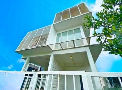 ระเบียงดาดฟ้า โฮมออฟฟิศ 3ชั้น 58 ตรว.ให้เช่า มอเตอร์เวย์ สนามบิน สุวรรณภูมิ 6นอน ร่มเกล้า 6น้ำ  400 ตรม. ARL ลาดกระบัง 