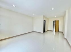 ให้เช่าอาคารพาณิชย์3ชั้น 220 ตร.ม.ย่านศาลายานครปฐมติดริมถนนศาลายานครชัยศรี