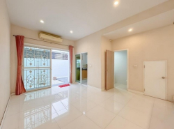 ขายทาวน์โฮมสไตล์โมเดิร์น 3 ชั้น บ้านสวย Private Nirvana Life Exclusive ซอยนวมินทร์ 111