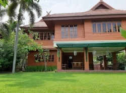 บ้านไม้สักทอง ติดน้ำ บรรยายกาศร่มรื่น สันนาเม็ง สันทราย