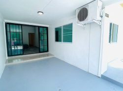 บ้านสวย ทำเลดี ลดราคาขาย 1.75 ล.เท่านั้น 24 ตรว. #โซนสันทราย ทาวน์เฮาส์ #รีโนเวทใหม่ #Cafe style #เฟอร์นิเจอร์ครบ #หิ้วกระเป๋าพร้อมเข้าอยู่