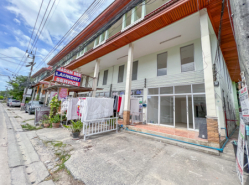 ตึกแถว ห้องริม มีพื้นที่ด้านข้าง ขนาด 2.5 ชั้น  ติดถนนบางรักษ์-บ่อนไก่ กล้เซ็นทรัลสมุย หาดบางรักษ์ ถนนบ่อนไก่ สนามบิน ต.บ่อผุด อ.เกาะสมุย 