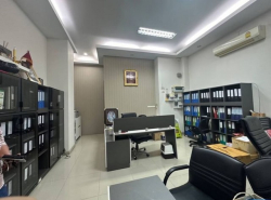 ให้เช่า อาคารพาณิชย์ 4 ชั้น พร้อมออฟฟิศ ใกล้สวนเสือ ศรีราชา TP-C0561