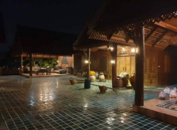 บ้านทรงไทยล้านนาประยุกต์ ไม้สักทองทั้งหลัง แม่ปูคา สันกำแพง