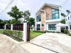 บ้านเดี่ยว 2 ชั้นสร้างใหม่ สไตล์โมเดิร์น โซนพืชสวนโลก 