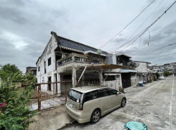 ขายทาวน์เฮ้าส์ 2 ชั้น หมู่บ้าน Grand Village ลาดพร้าว 80-3 หล้งมุม ใกล้ MRT ลาดพร้าว 71