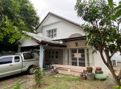 Me10ให้เช่าบ้านเดี่ยว 2 ชั้นรีโนเวทใหม่ หมู่บ้านสัมมากร ซอยรามคำแหง110 หน้าหมู่บ้านห้างแมคโครและตลาดสด รถไฟฟ้าสถานีสัมมากร 
