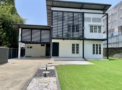 BH2916 ให้เช่าบ้านเดี่ยว 2 ชั้น  เนื้อที่ 150 ตรว.พื้นที่ใช้สอย 400 ตร.ม.ซอยรามอินทรา 42