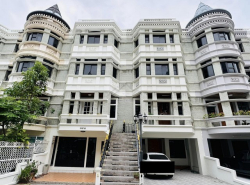 ให้เช่าทาวน์โฮม 4 ชั้น 350 ตรม หมู่บ้านชิชาคาสเซิล สุขุมวิท 31 บ้านพูลวิลล่าย่านอโศก หลัง มศว.ประสานมิตร 