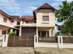 พื้นที่กว้าง 124 ตร.วา ขายบ้านเดี่ยวพร้อมที่ดินใน หมู่บ้านมณฑลทิพย์ พุทธมณฑลสาย 4 (ซอยกระทุ่มล้ม 17 )  แปลงมุมที่เหมาะสุดๆ)