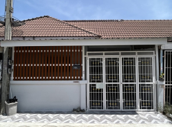 ทาวน์เฮ้าส์ รีโนเวทใหม่ ให้เช่า ม.นิราวิลล์ ฝั่งตรงข้าม สวนอุตสาหกรรม