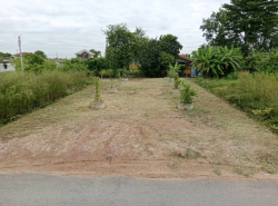 ขายที่ดิน ติดถนนสาธารณะ 2 ด้าน ที่ดินถมแล้ว ไฟฟ้า-ประปา ผ่านหน้าที่ทั้งสองด้าน เนื้อที่ 93 ตารางวา
