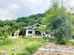 ที่ดินพร้อมบ้าน บนเนื้อที่ 58 ตร.ว. ที่ดินเปล่าอีก 2 ไร่ เหมาะสำหรับสร้างบ้านพักอาศัย รีสอร์ท หรือทำเกษตรกรรม ตั้งอยู่ทำเลดี ดอนแร่ ราชบุรี