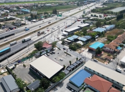 ตึก ที่ดิน อาคารให้เช่า ลำโพ บางบัวทอง 3 BR 1 Rai 3 Ngan 66 SQ.WA 48000000 B. ใกล้กับ ห่างโรงเรียนสารสาสน์วิเทศบางบัวทอง 200 เมตร  สะดวกต่อการเดินทาง เหมาะสมที่จะสามารถนำไปพัฒนาต่อยอดทางธุรกิจได้เลย เช่น ทำอาคารพาณิชย์ขาย, ทำร้านสะดวกซื้อขนาดเล็ก