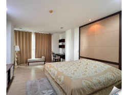 ว่างให้เช่าคอนโด The Address Phathumwan ห้องนอนใหญ่มีห้องน้ำภายในตัว