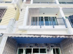 ให้เช่าทาว์นโฮม 3 ชั้น 3 ห้องนอน โครงการบ้านกลางเมือง เออบาร์เนียน เกษตร นวมินทร์ ซอยลาดปลาเค้า 79 สามารถทำออฟฟิศได้