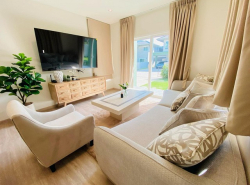 For Rent : Kuku, 3-Story Detached House, 4 Bedrooms 4 Bathrooms