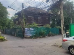 ราคาต่ำกว่าราคา ที่ดินพร้อมบ้านไม้สัก ทำเลดี  ท่าแพ  