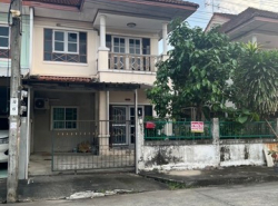 ขายๆบ้านแฝดเนื้อที่ 36 ตรว ซอยหทัยราษฎร์ 6 บ้านสุภาวัลย์โซนบ้านเดี่ยว ภายในรีโนเวทแล้ว 